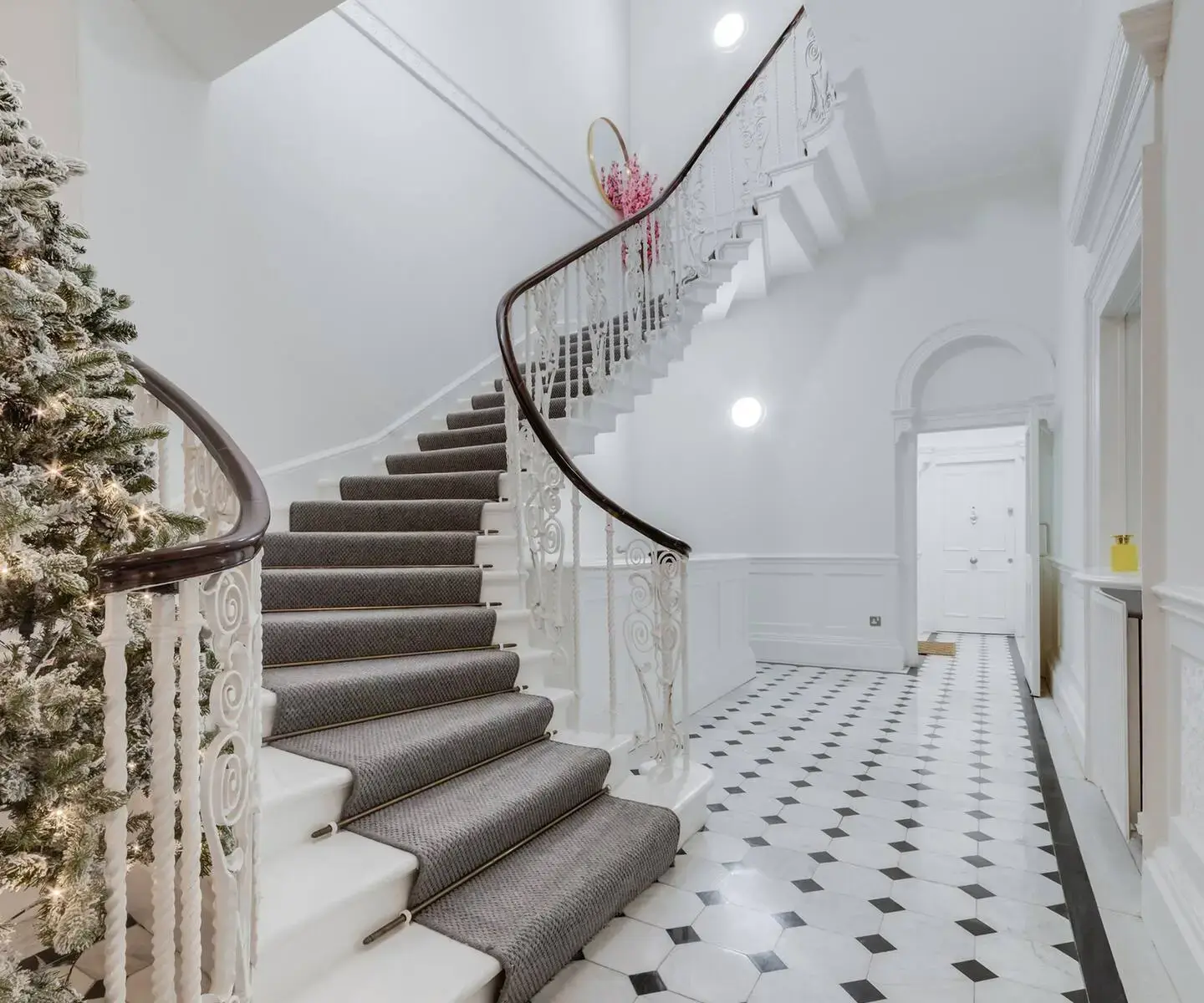 Chic Urban Haven in Mayfair